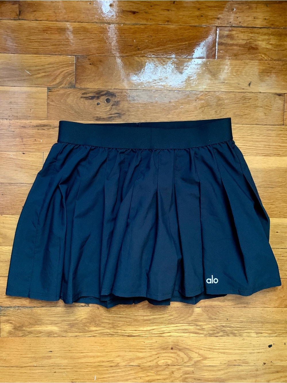 LIKE NEW ALO Yoga Black Pleated Tennis Skirt - Picture 1 of 3